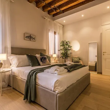 Laguna Boutique * البندقية